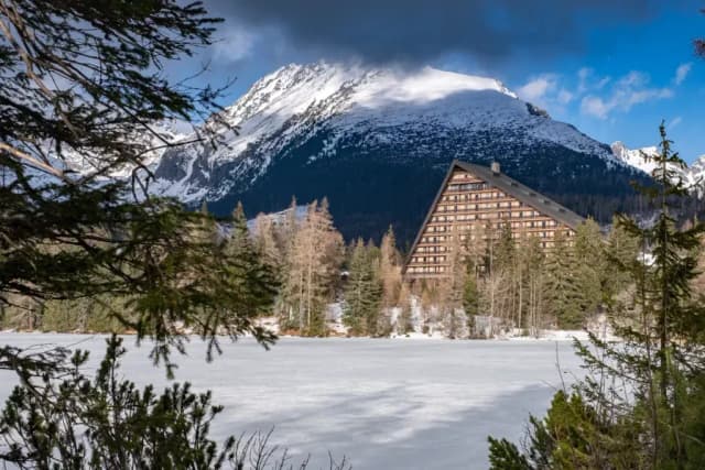Szczyrbskie Pleso atrakcje, które zaskoczą każdego turystę Szczyrbskie Pleso atrakcje, które zaskoczą każdego turystę