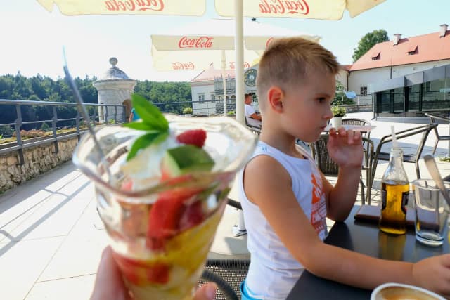 Ojców gdzie zjeść - najlepsze miejsca na smaczne posiłki w Ojcowie Ojców gdzie zjeść - najlepsze miejsca na smaczne posiłki w Ojcowie