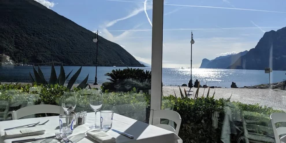Gdzie zjeść w Desenzano del Garda? Najlepsze restauracje z widokiem Gdzie zjeść w Desenzano del Garda? Najlepsze restauracje z widokiem